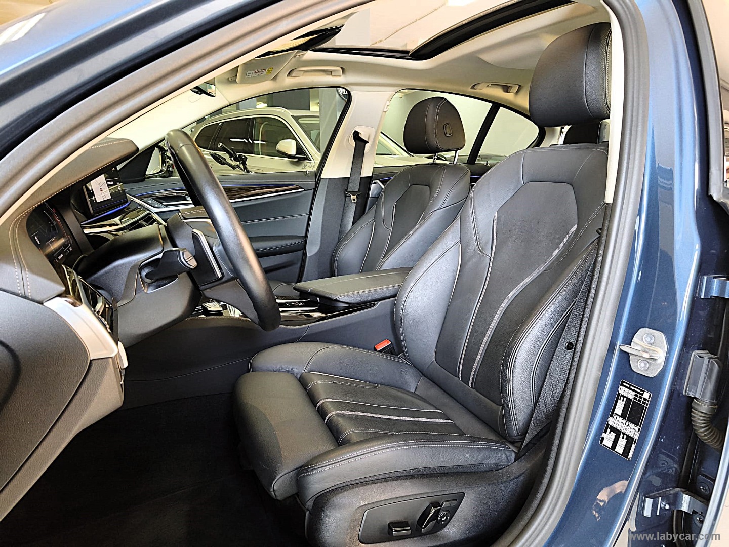 530d 48V LUXURY LINE 2022*24.000KM - immagine 8