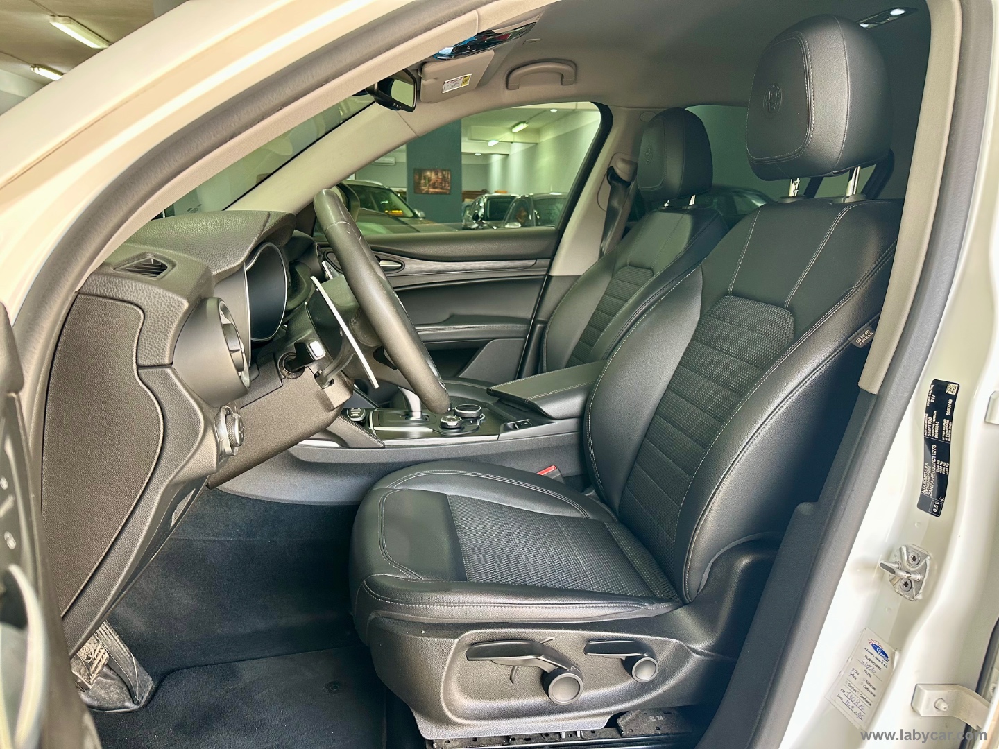 Stelvio 2.2 T.diesel 210 CV AT8 Q4 Exec. - immagine 8
