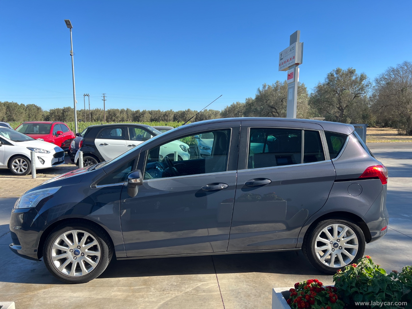 B-Max 1.5 TDCi 75 CV Titanium - immagine 8