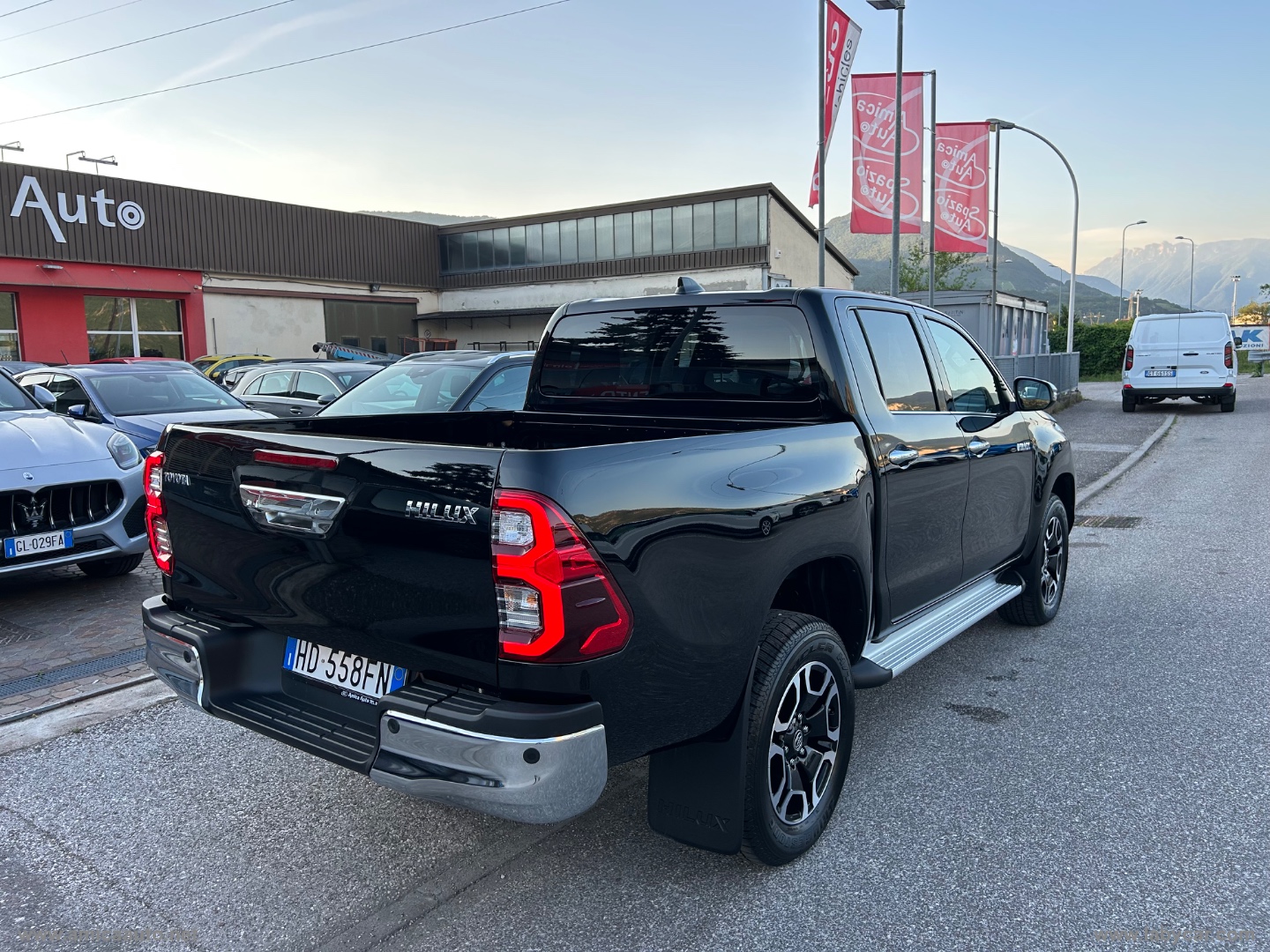 Hilux 2.8 D A/T 4WD 4p. DC Executive - immagine 8
