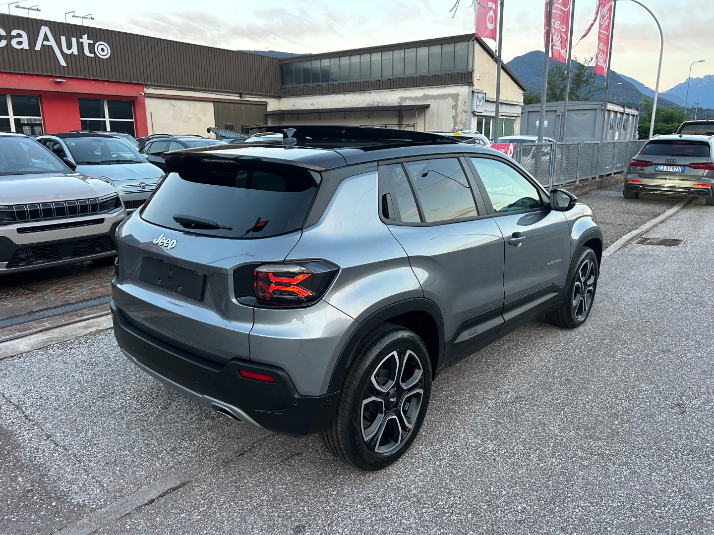 Avenger 1.2 Turbo 110CV e-Hybr. Summit VERNICE BICOLORE GRIGIO GRANITE/TETTO NERO - immagine 8