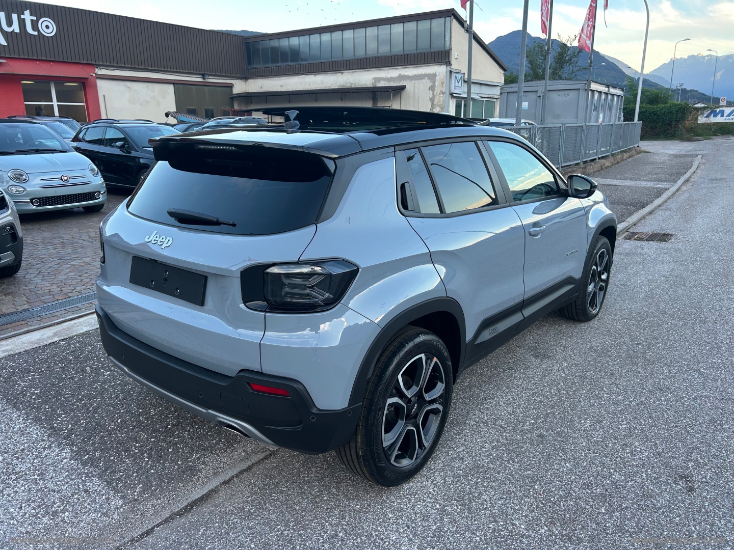 Avenger 1.2 Turbo 110CV e-Hybr. Summit VERNICE BICOLORE GRIGIO STORM/TETTO NERO - immagine 8