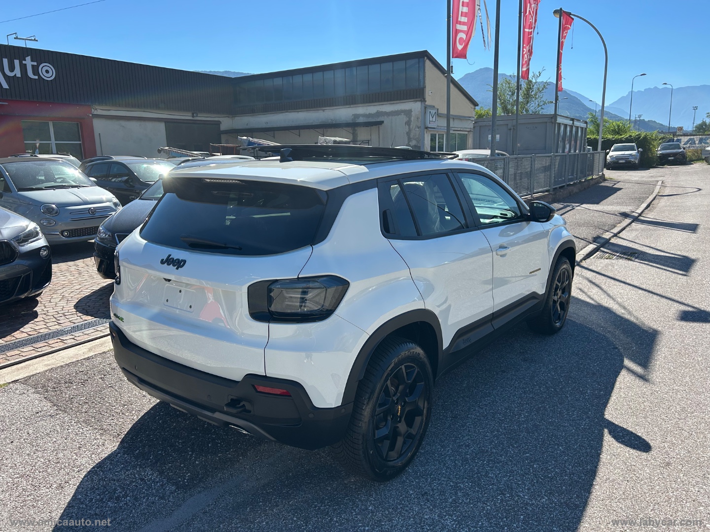 Avenger 1.2 Turbo 145cv e-Hybrid 4xe TheNoth Face Tetto Apribile PANORAMA +4X4 - immagine 8