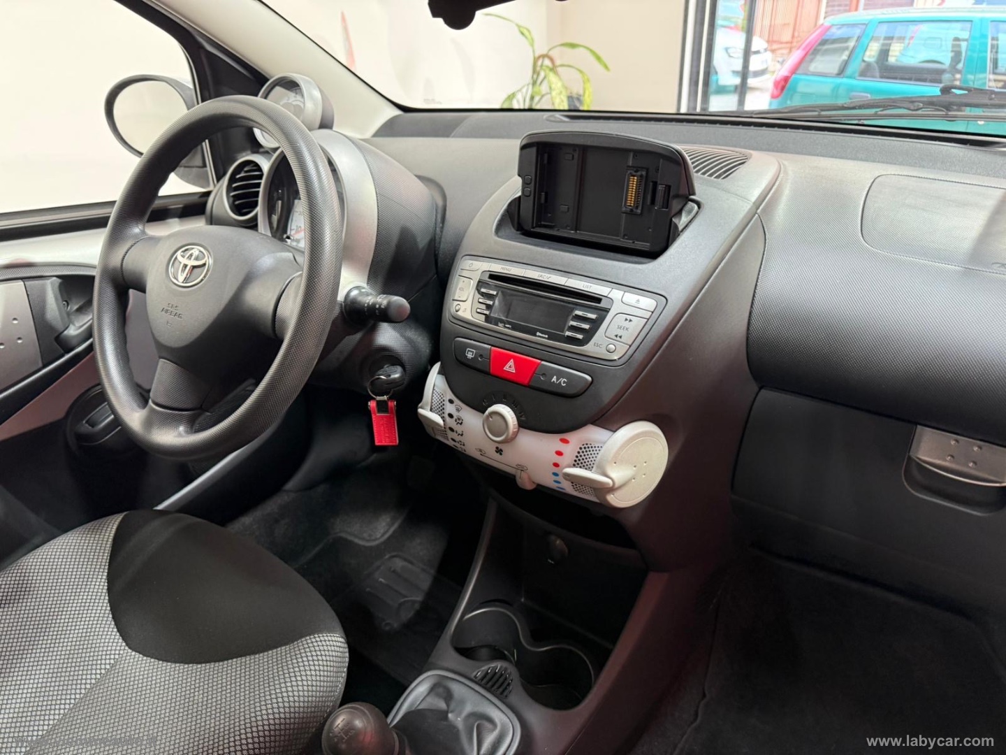 Aygo 1.0 12V VVT-i 5p. Lounge Connect - immagine 8