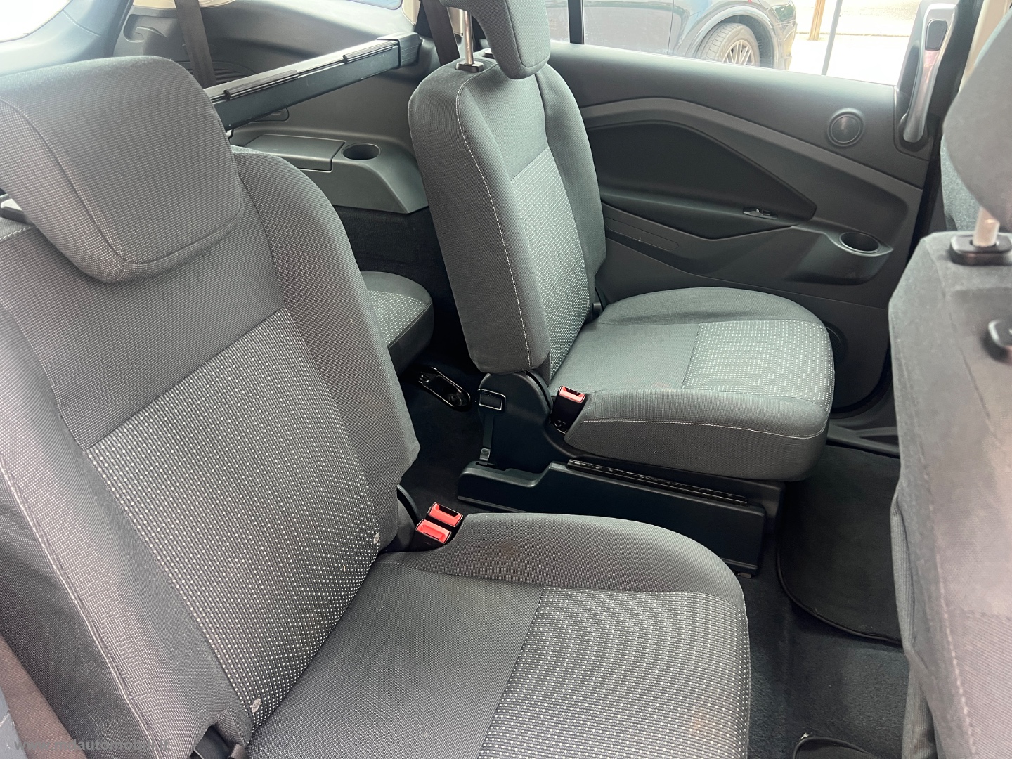 C-Max7 2.0 TDCi 115 CV Pow. Business 7 POSTI - immagine 8