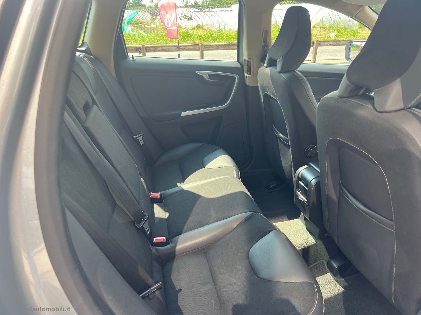XC60 2.4 D 163CV AWD Geartronic Momentum MOLTO BEN TENUTA - immagine 8