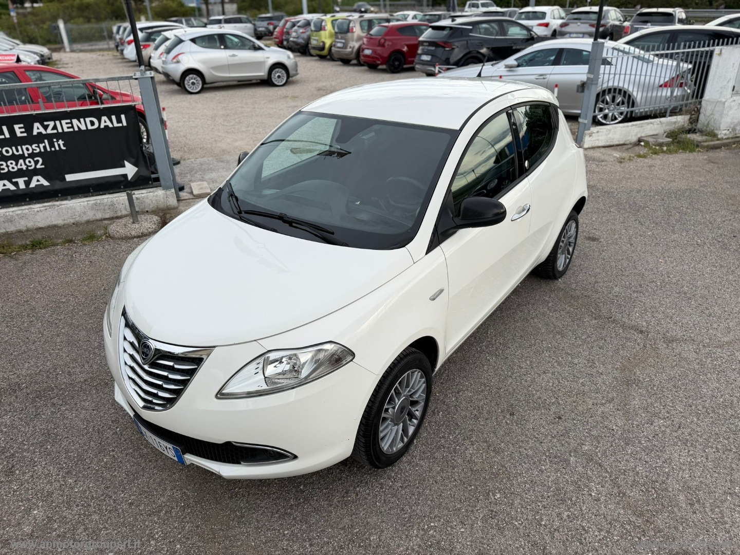 Ypsilon 0.9 T.Air 85CV 5p. Met.Ec. Gold - immagine 8