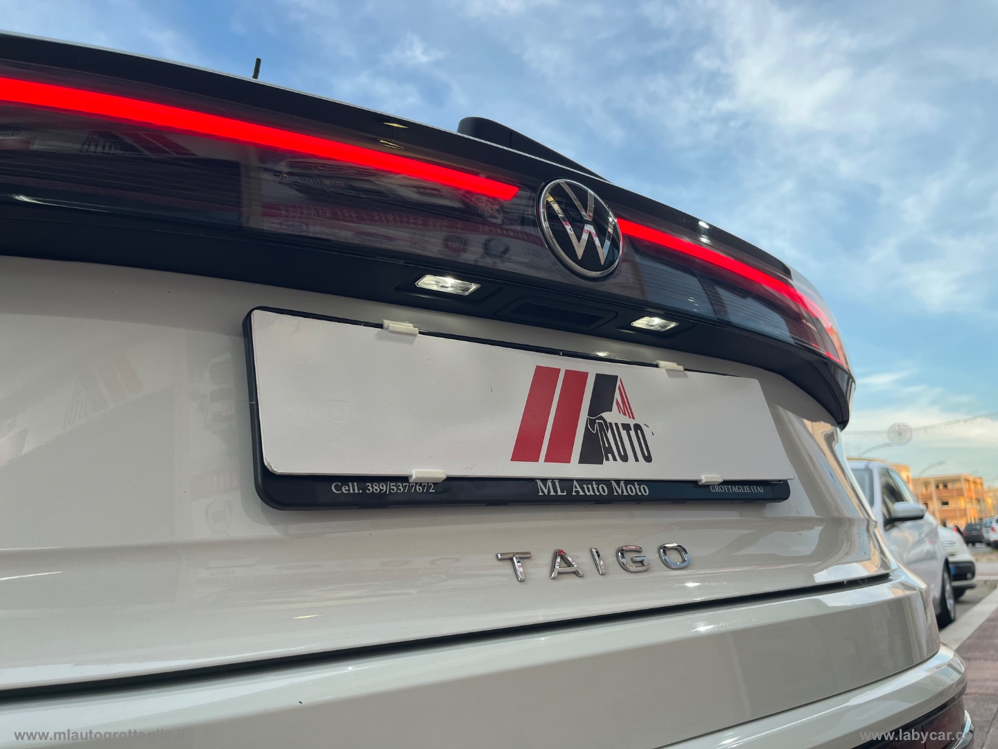 Taigo 1.0 TSI 110 CV DSG R-Line -TETTO - immagine 8