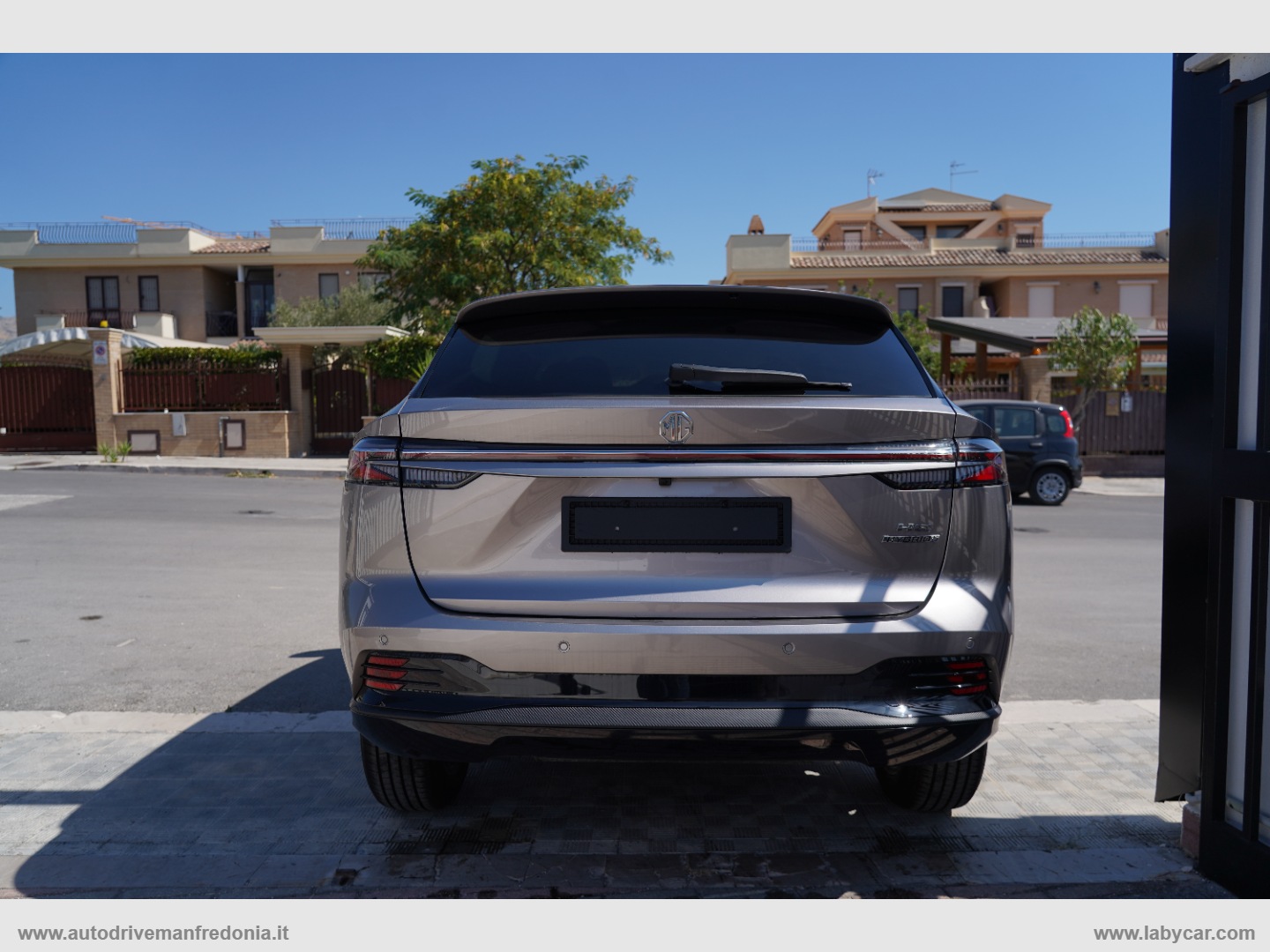 HS 1.5 PHEV Luxury - immagine 8