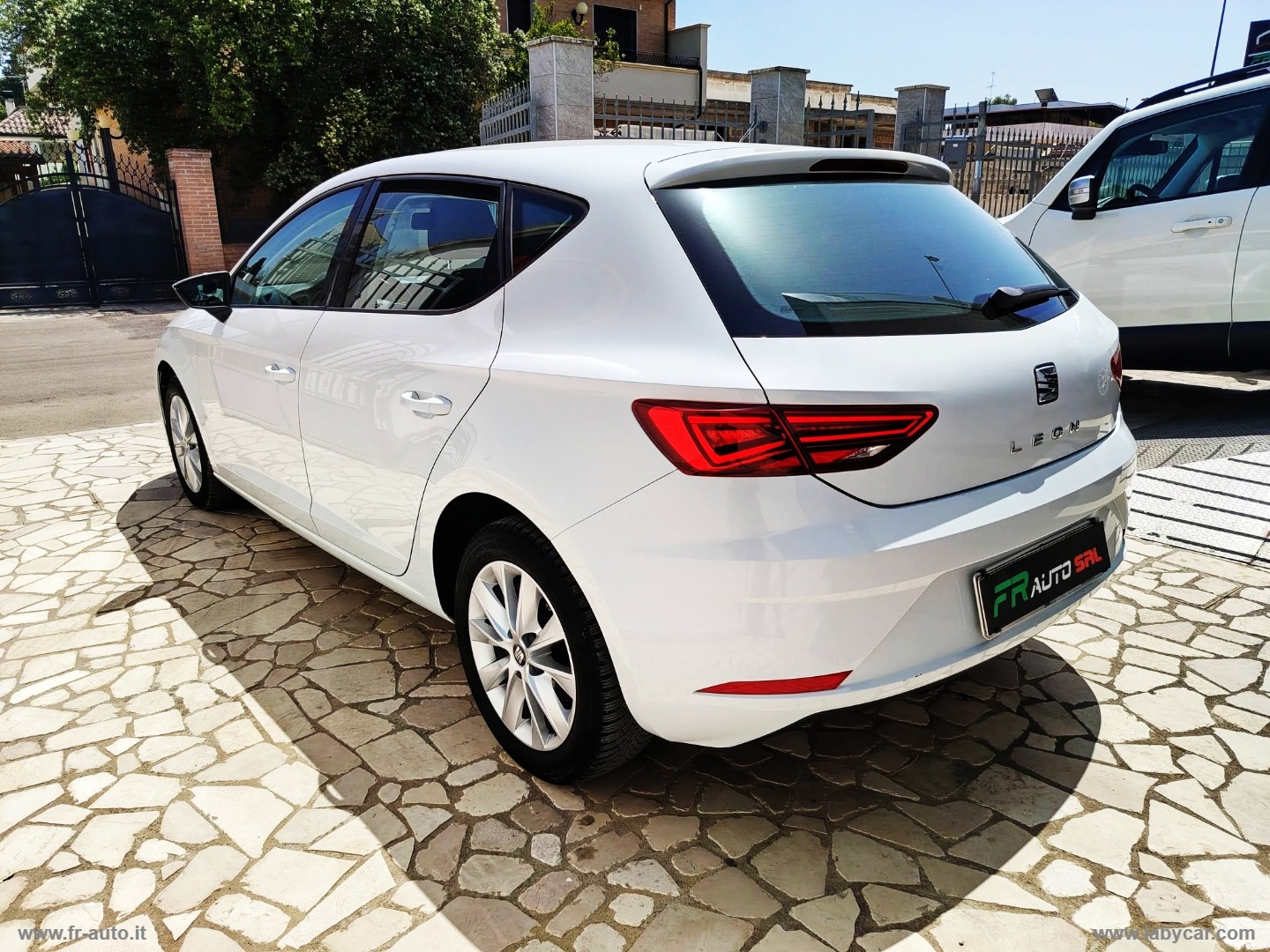 Leon 1.6 TDI 115 CV ST Black Edition - immagine 8
