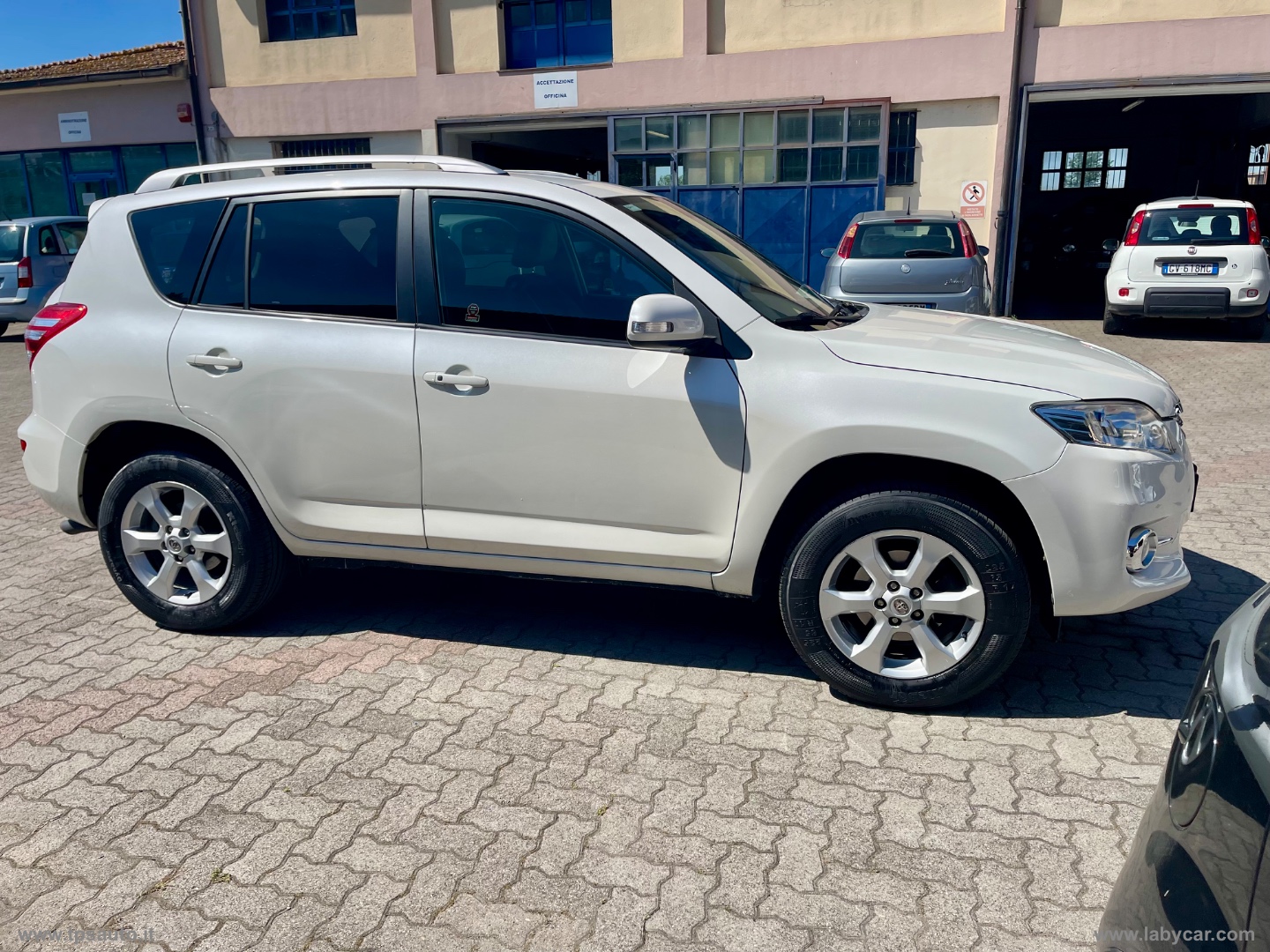 RAV4 Crossover 2.2 D-4D 150 CV Exclusive - immagine 8