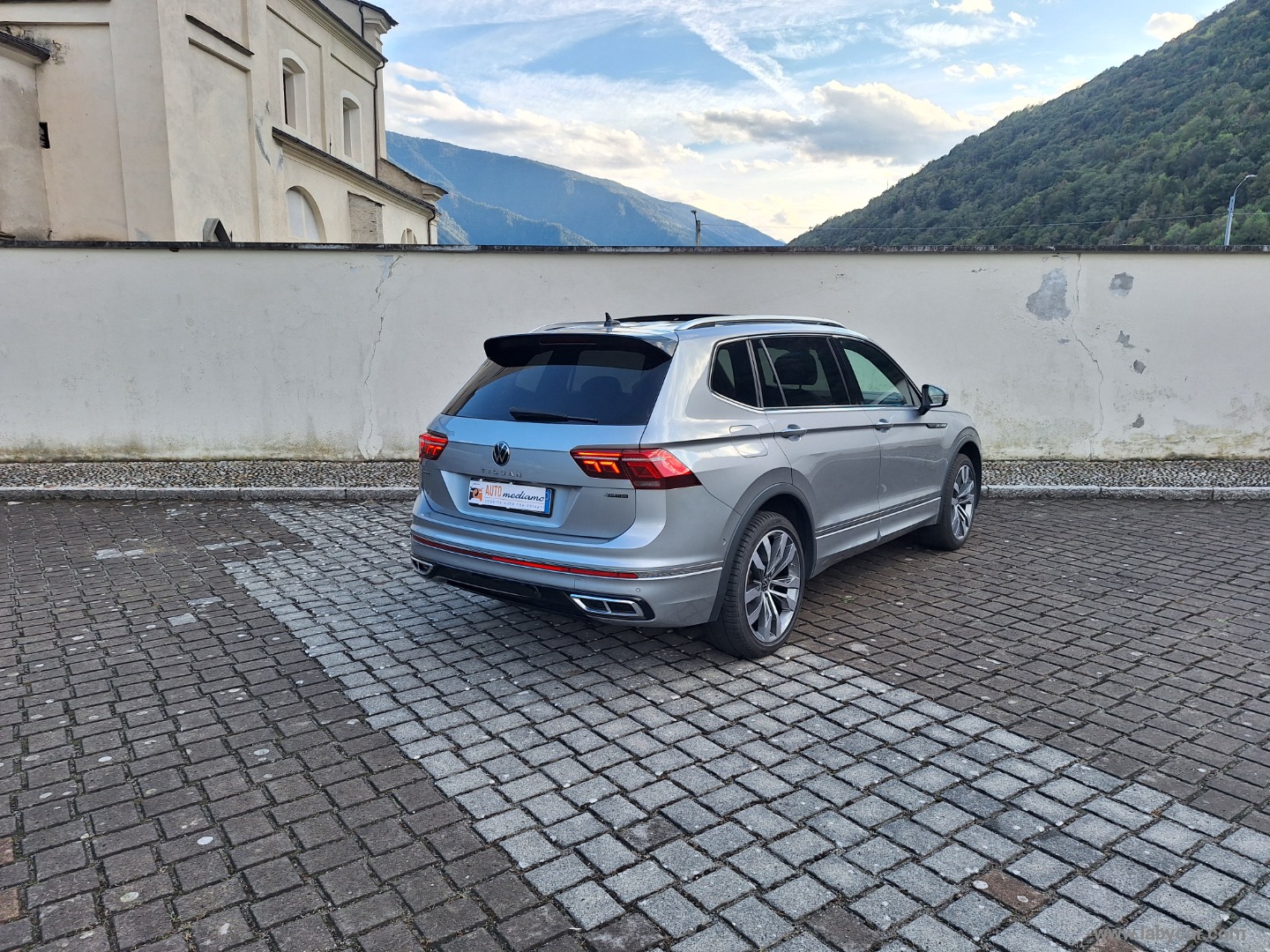 Tiguan Allsp. 4MOTION R-LINE TETTO PELLE - immagine 8