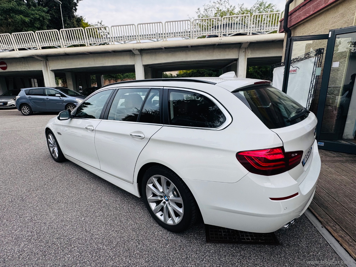 520d xDrive Touring - immagine 8