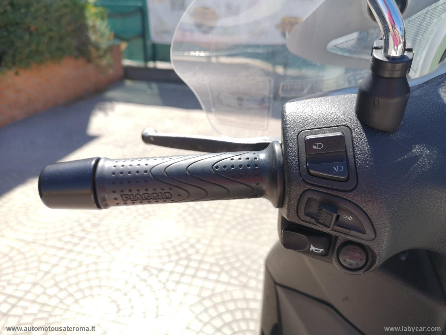 Beverly 300 I.E. POLICE ABS ASR RATE AUTO MOTO SCOOTER - immagine 8