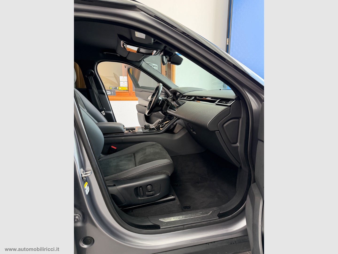 RR Velar 2.0 Si4 250 CV R-Dynamic - immagine 8