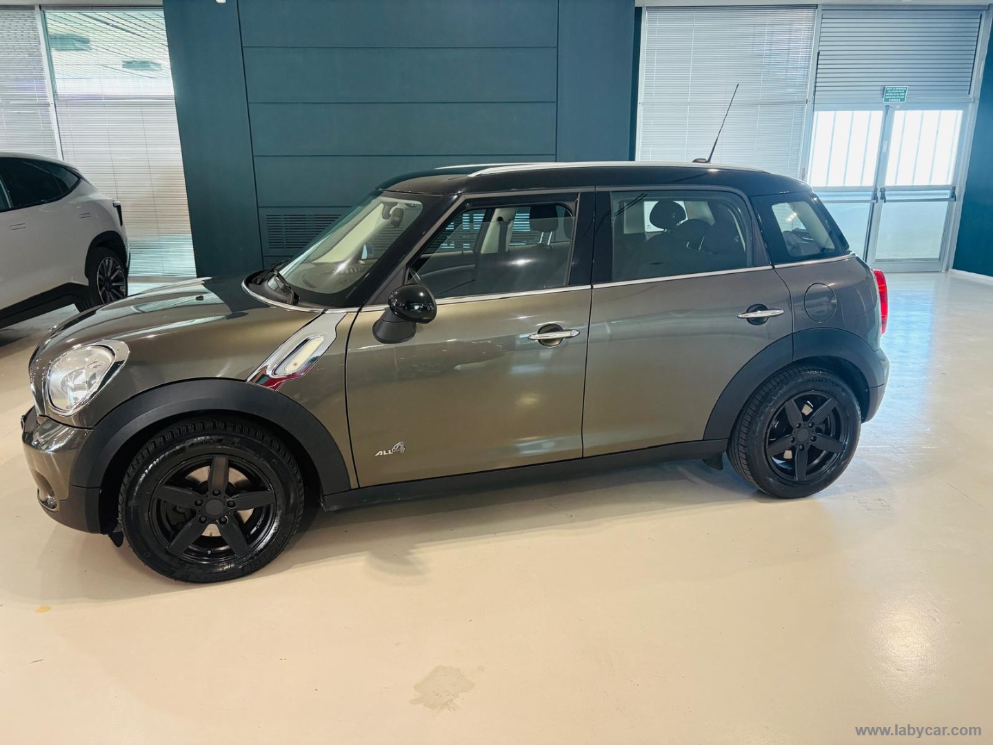 Mini Cooper D Business Countryman ALL4 - immagine 8