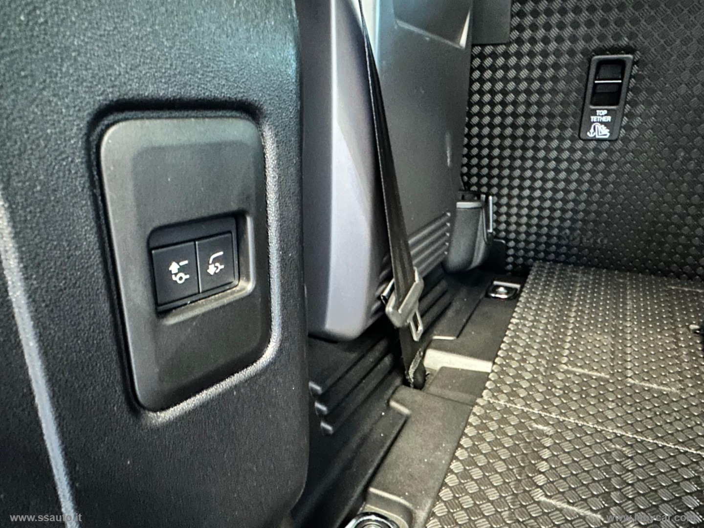 Defender 110 3.0D I6 250 CV X-Dynam. HSE - immagine 8