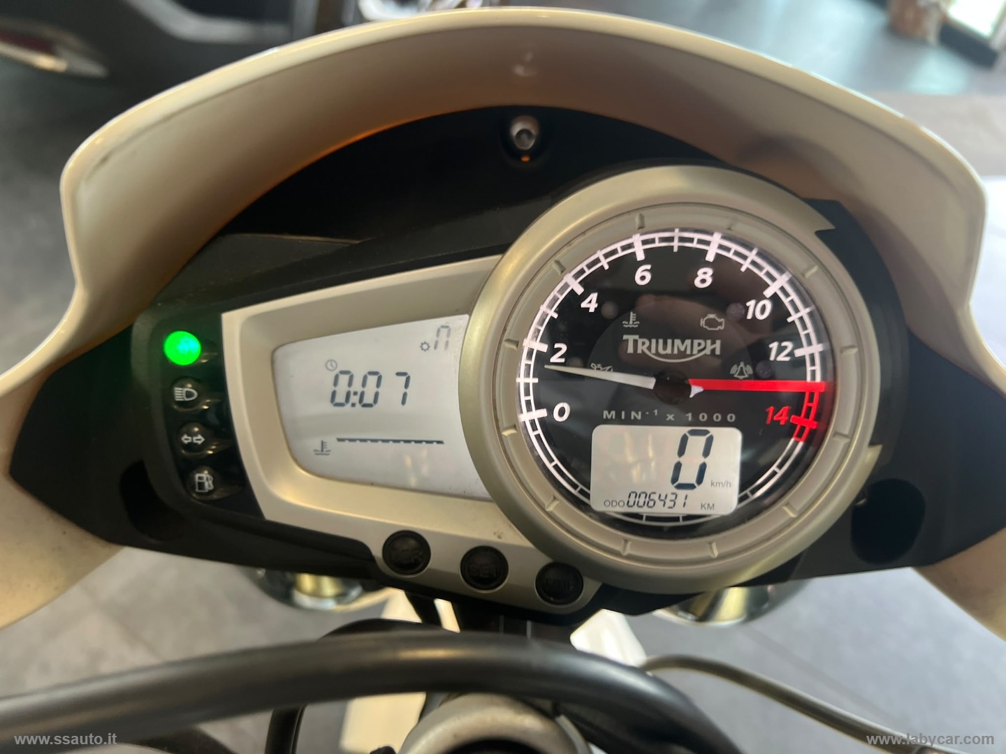 Street Triple - immagine 8