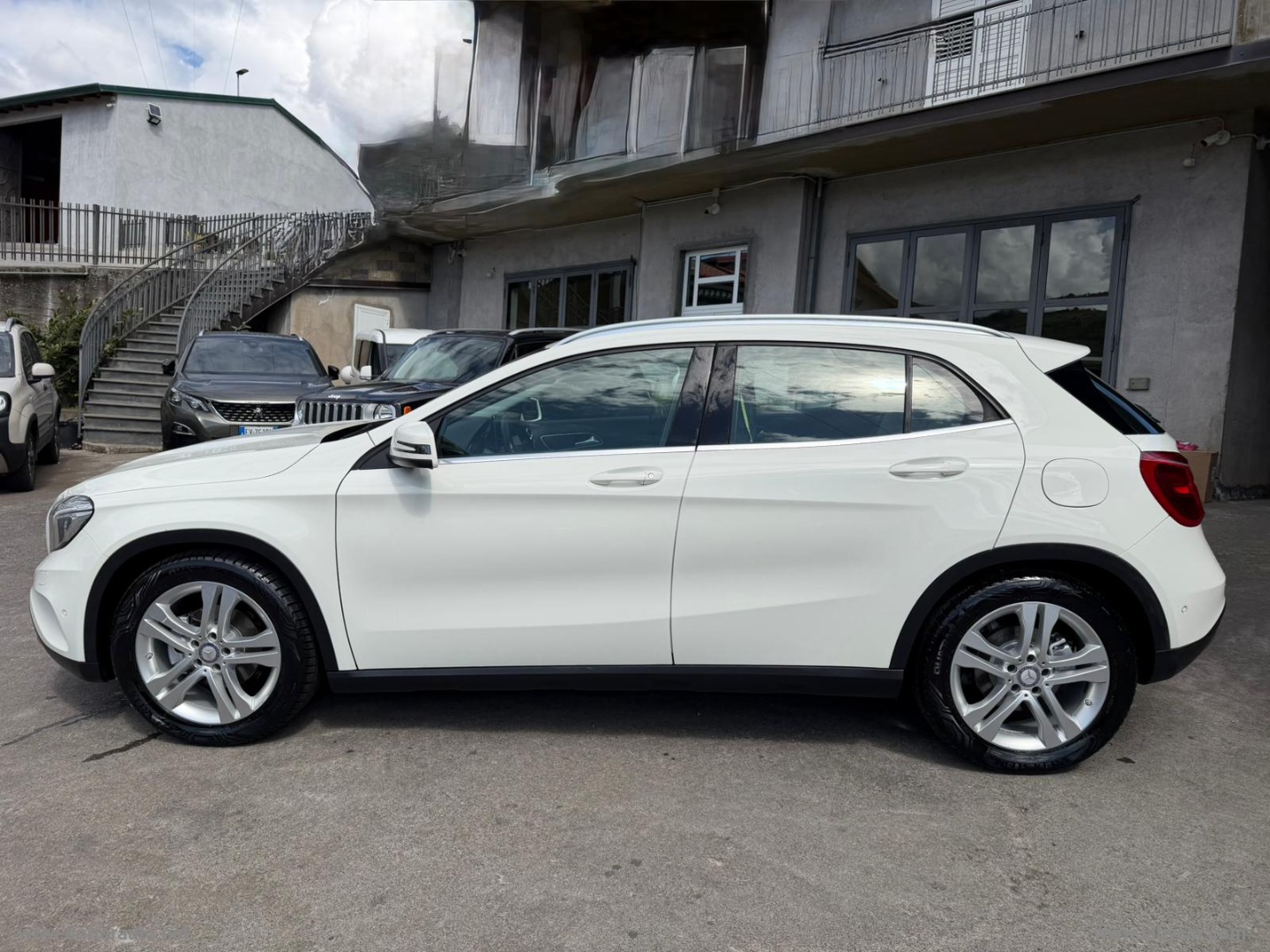 GLA 200 d Automatic 4Matic Premium - immagine 8