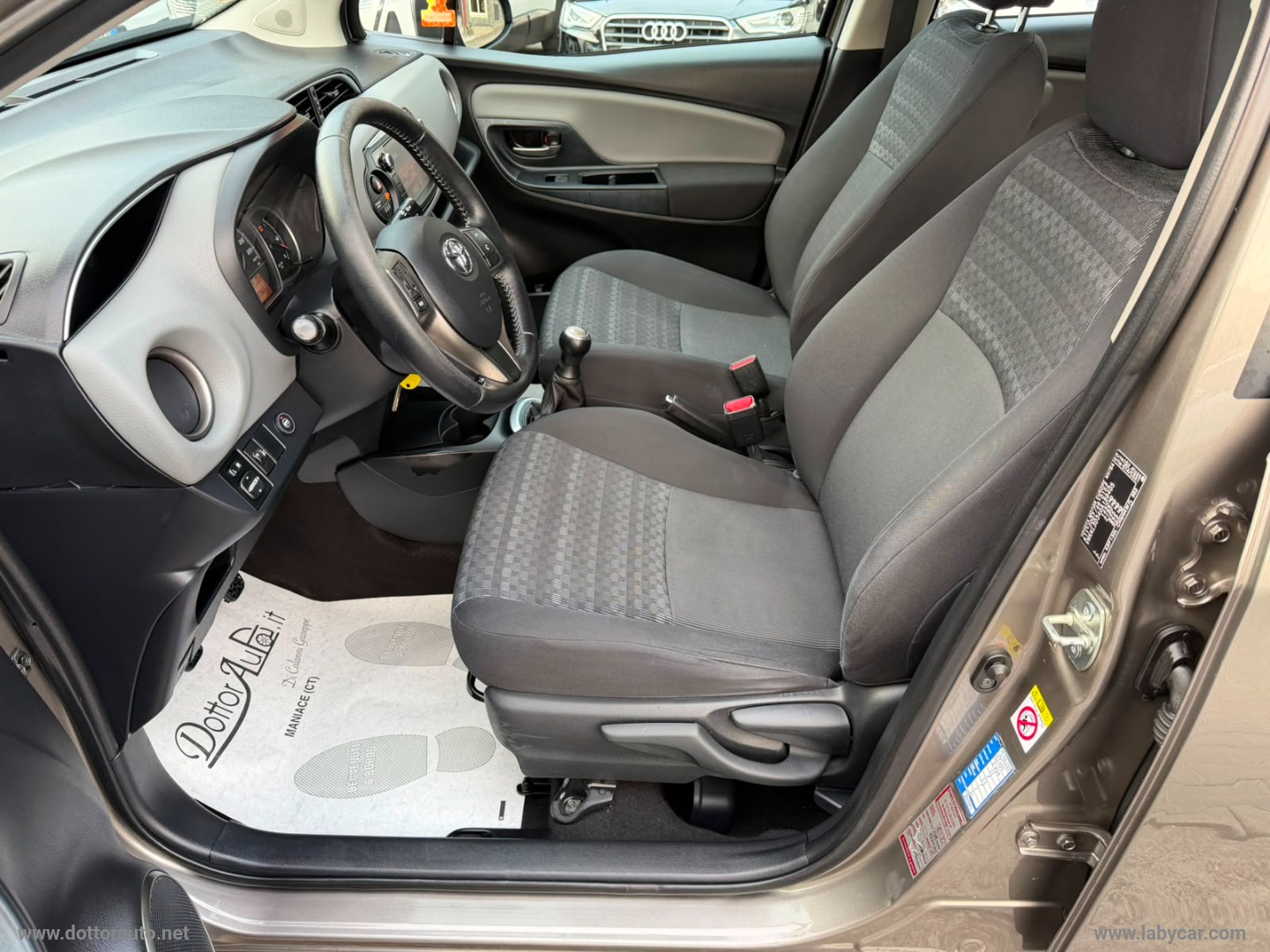 Yaris 1.0 5p. Lounge - immagine 8