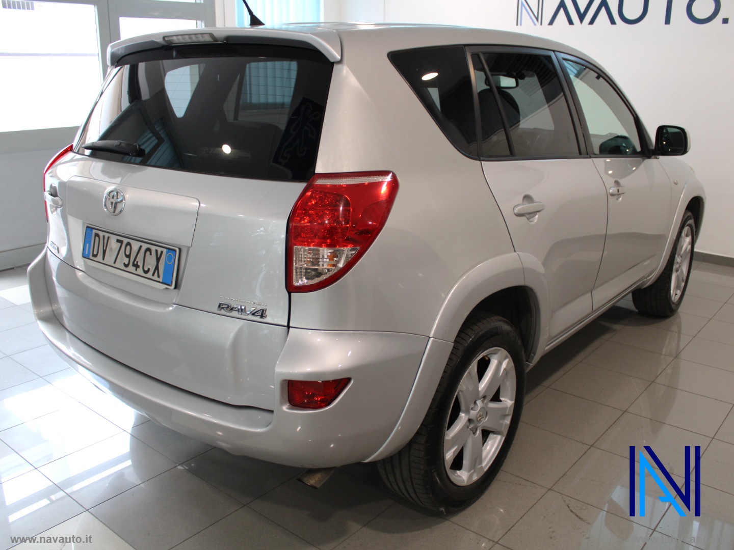 RAV4 2.2 D-4D 177 CV Luxury - immagine 8