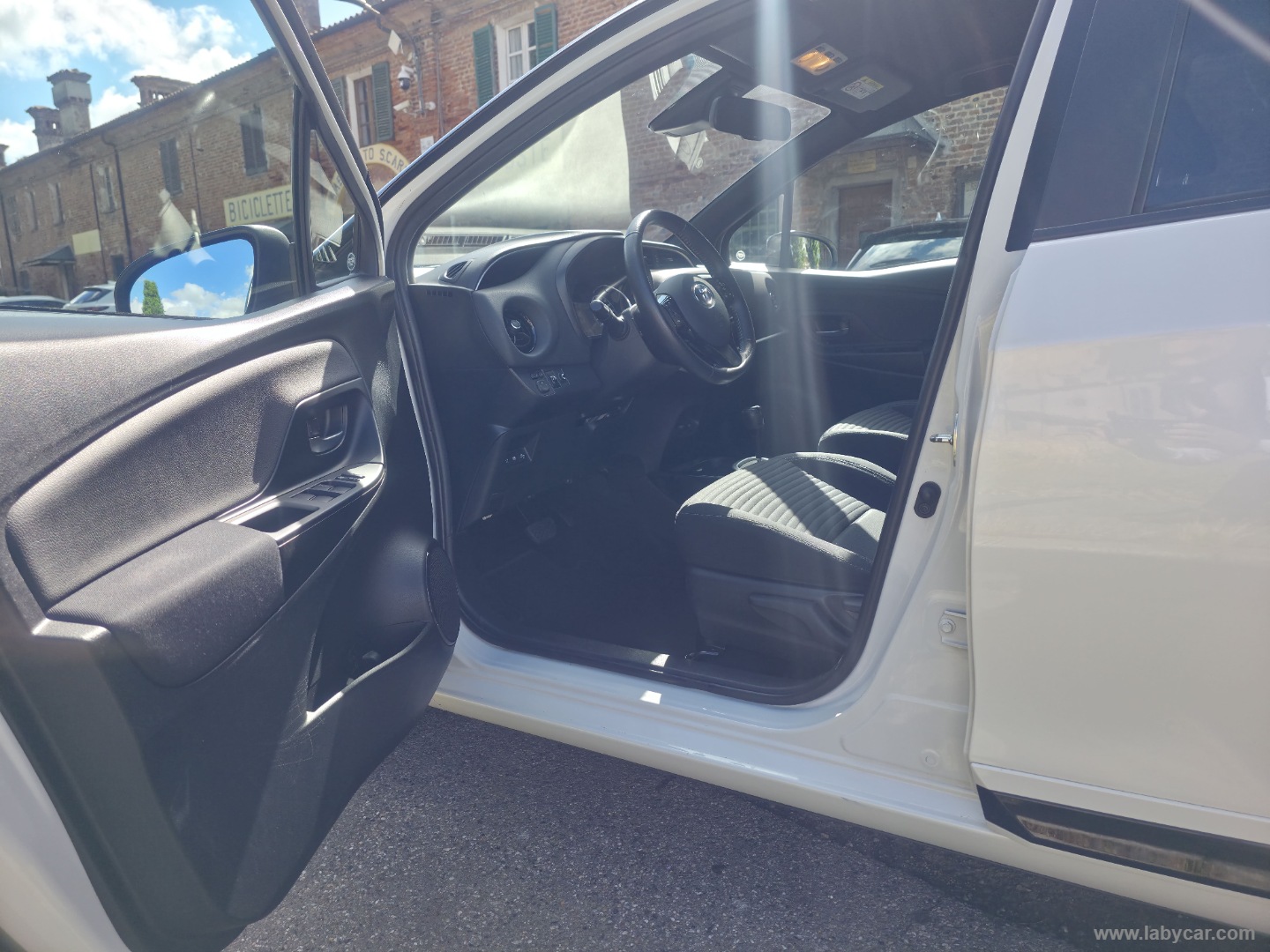 Yaris 1.5 Hybrid 5p. Y20 Bitone GARANZIA CASA MADRE - immagine 8