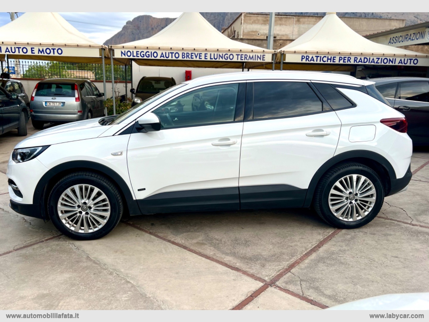 Grandland X 1.6 Hybrid Plug-in aut. FWD 04/2021 36.300KM - immagine 8