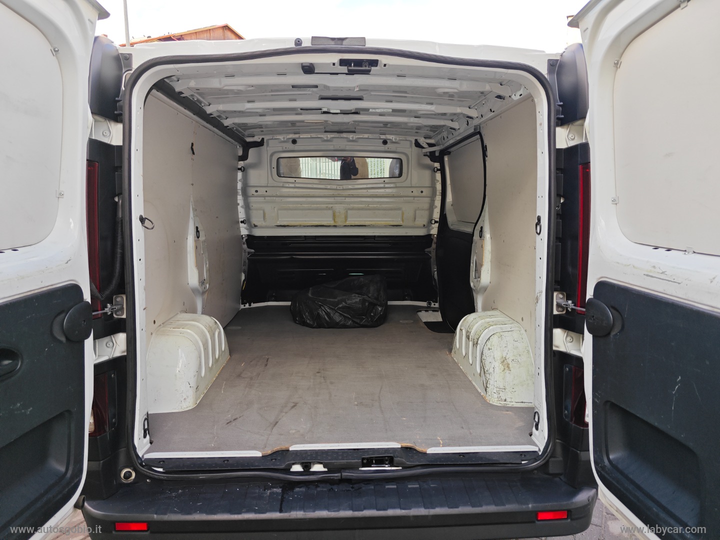 Vivaro 27 1.6 CDTI PC-TN Furg. Ed. - immagine 9