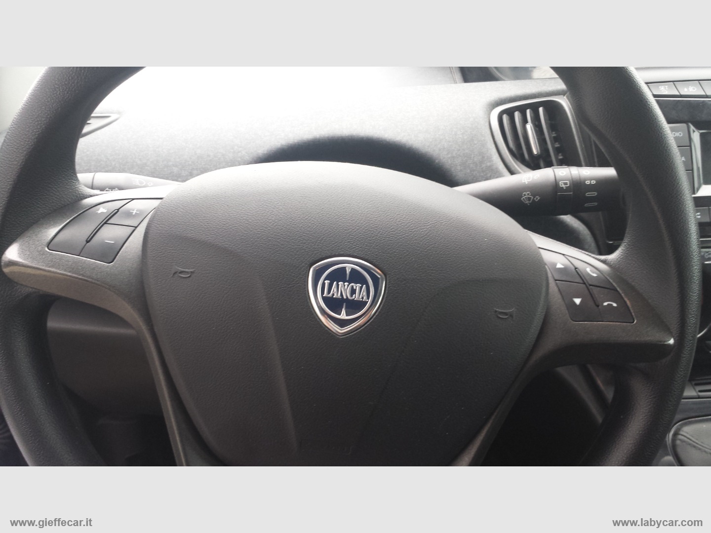 Ypsilon 1.0 FireFly 5p HYBRID - immagine 9