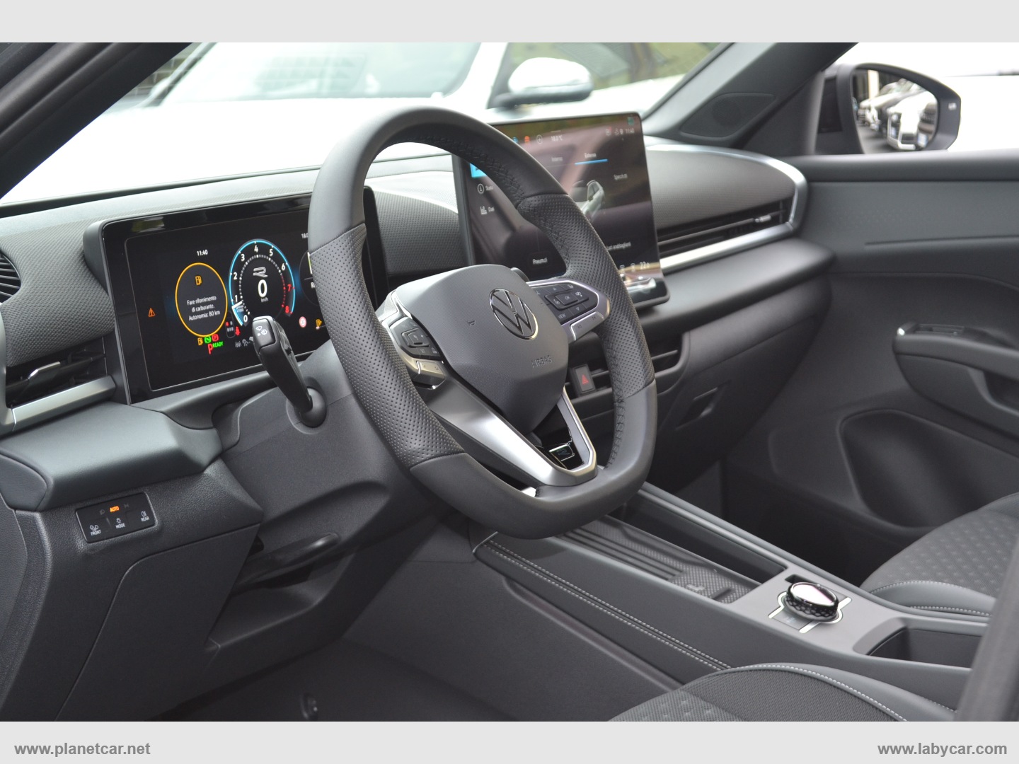 T-Roc 1.5 eTSI ACT 150 CV DSG R-Line - immagine 9