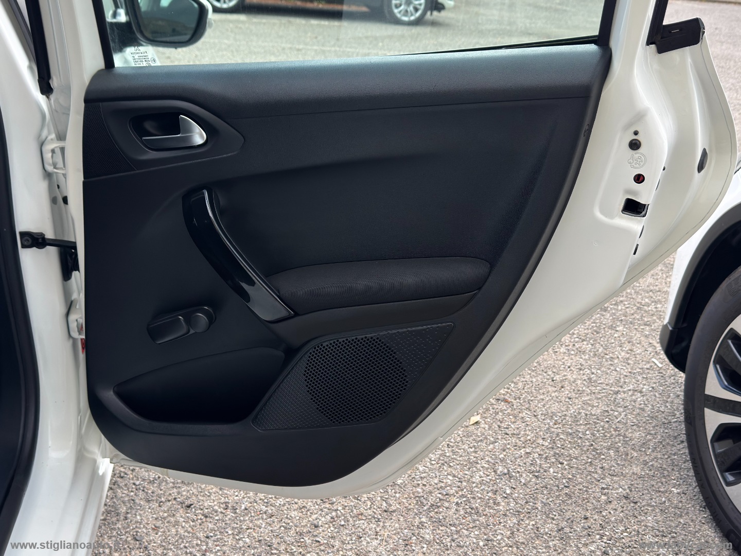 208 1.4 HDi 68 CV 5p. Business - immagine 9