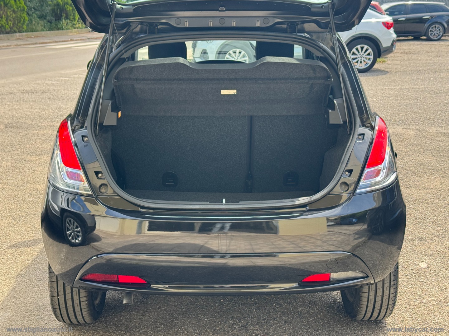 Ypsilon 1.2 69 CV 5p. GPL Ecochic Silver - immagine 9