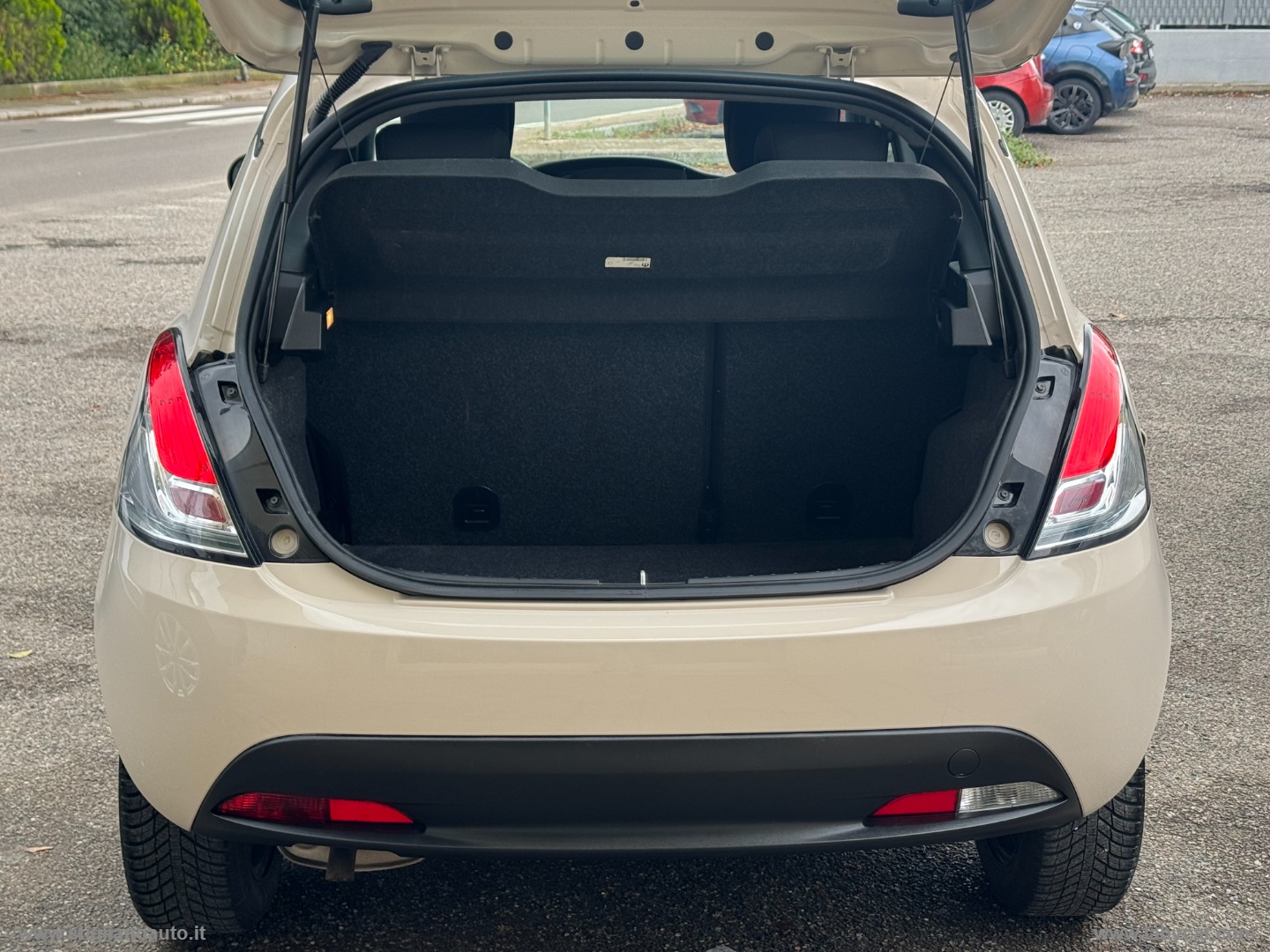 Ypsilon 1.2 69 CV 5p. GPL Ecochic Ele.Bl - immagine 9