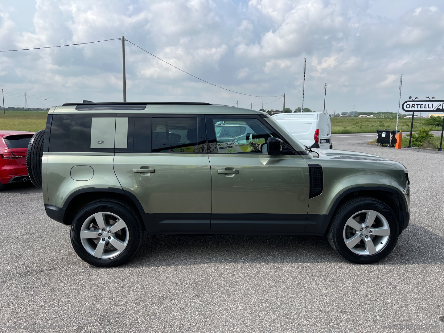 Defender 110 3.0D I6 250 CV AWD Auto SE - immagine 9