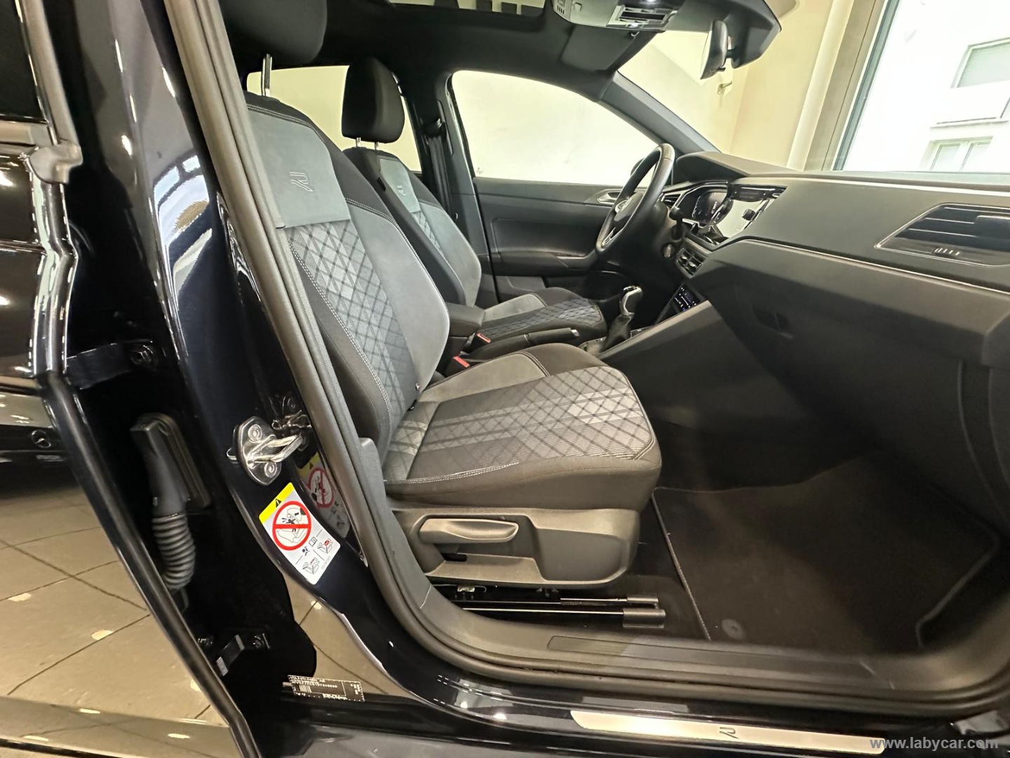 Taigo 1.0 TSI 115 CV R-Line - immagine 9