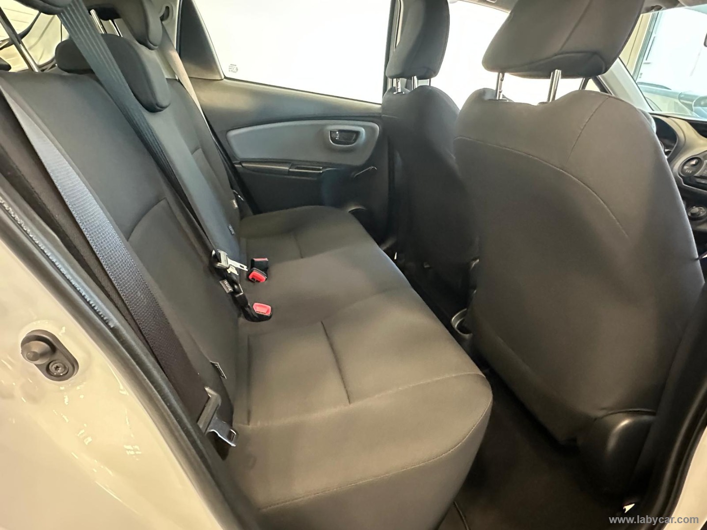 Yaris 1.0 5p. Active - immagine 9