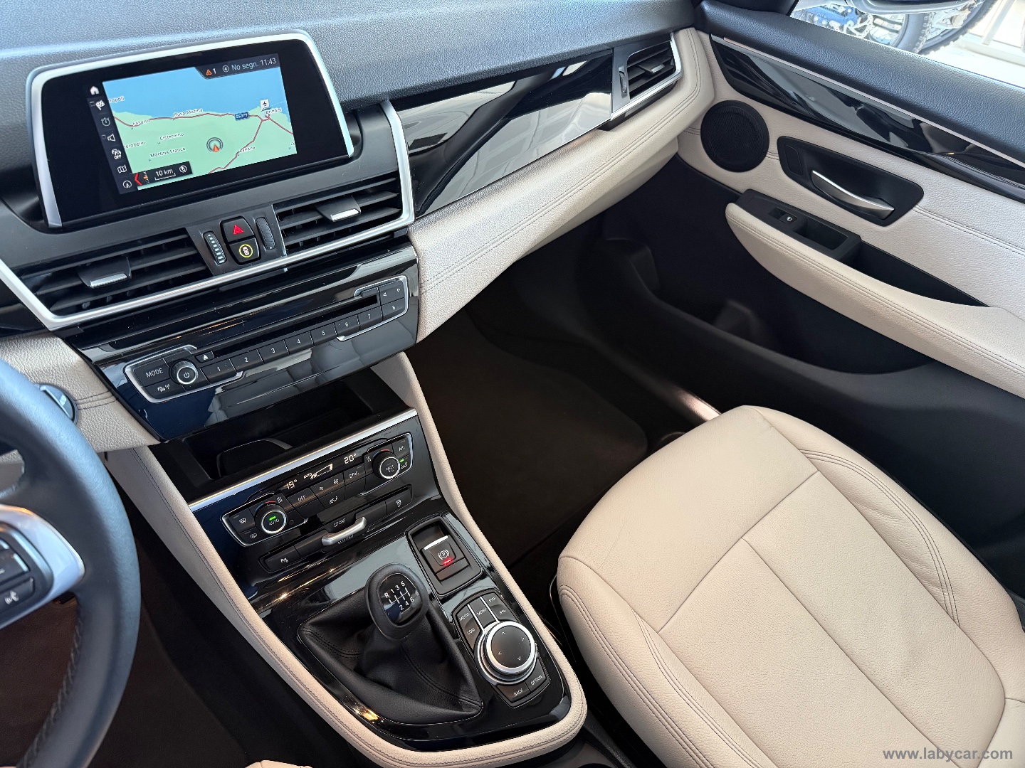218d Active Tourer Luxury - immagine 9