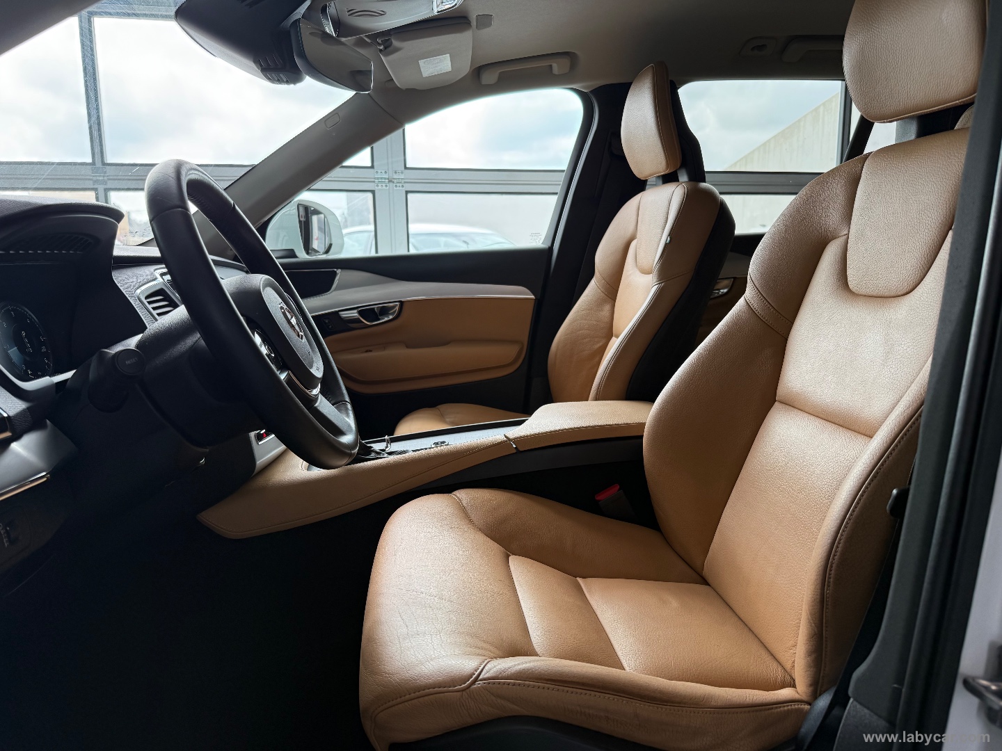 XC90 D5 AWD Geartronic 7 posti Momentum - immagine 9