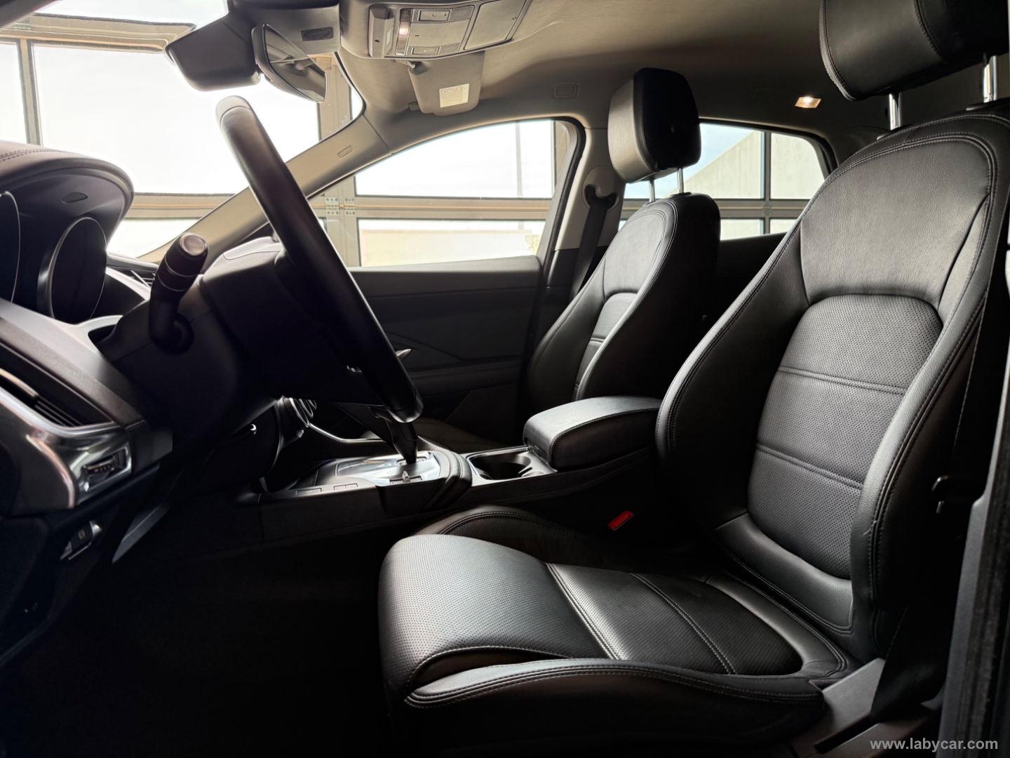 E-Pace 2.0D 150CV AWD aut. - immagine 9