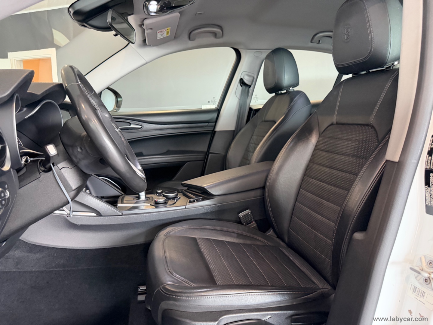Stelvio 2.2 T.diesel 150CV AT8 RWD Super - immagine 9