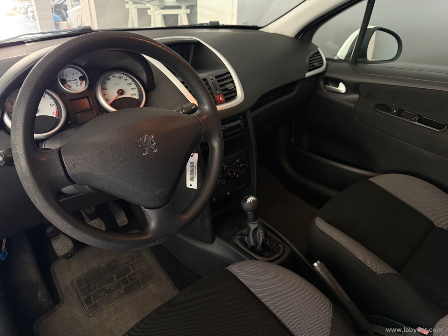 207 1.4 8V 75CV 3p. ONE Line - immagine 9