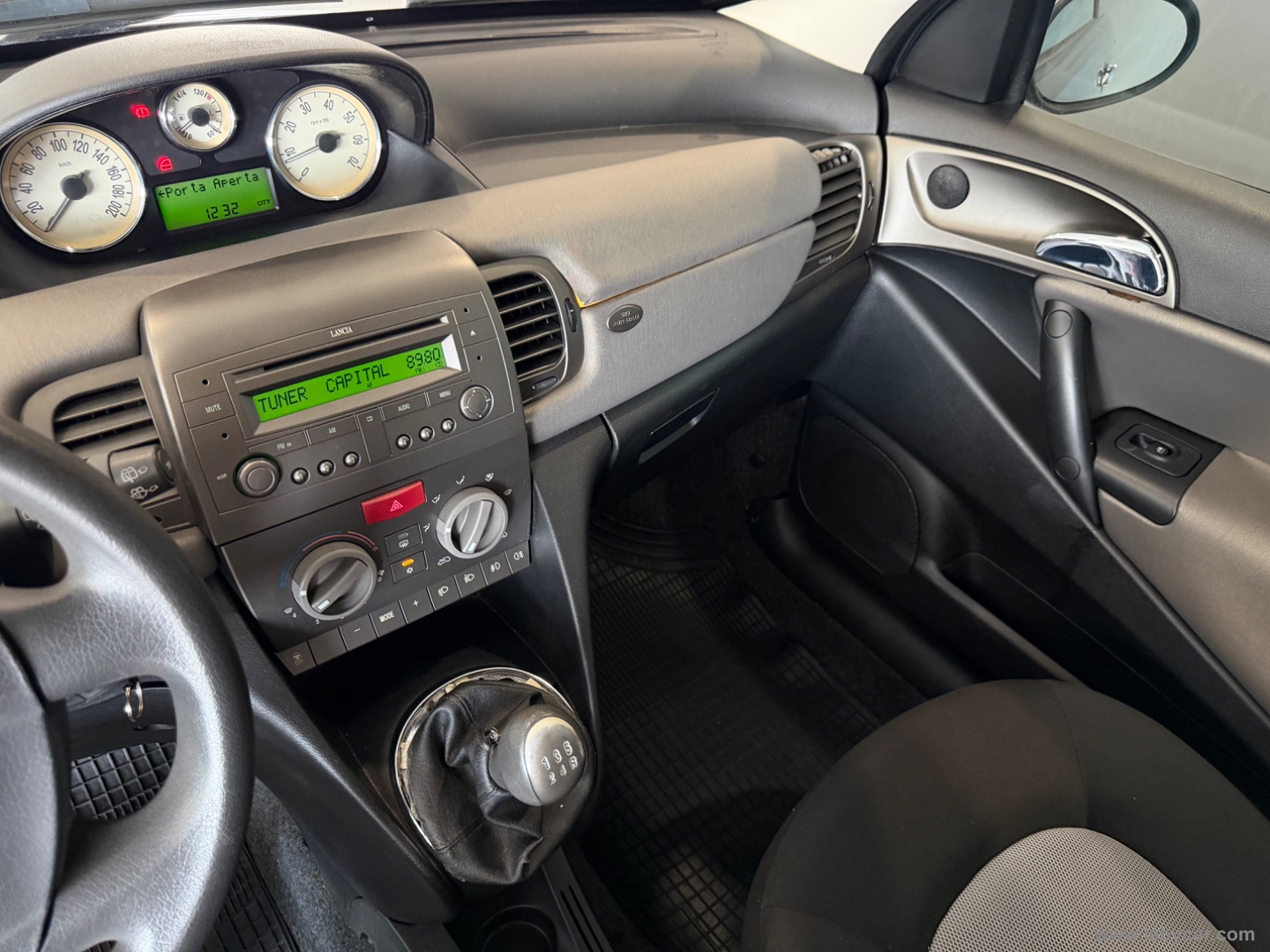 Ypsilon 1.3 MJT 16V Argento - immagine 9