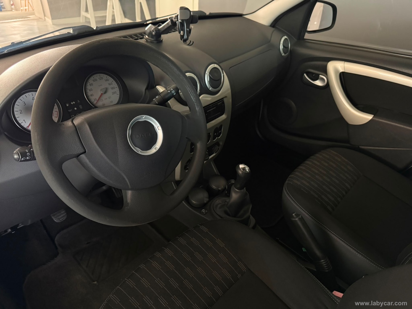 Logan MCV 1.6 85 CV GPL 7p.ti Blackline - immagine 9