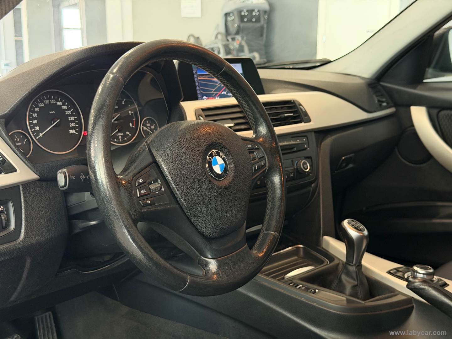318d xDrive Touring Sport - immagine 9
