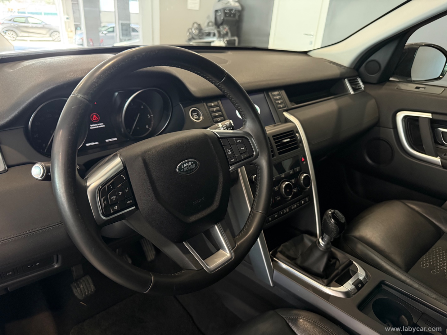 Discovery Sport 2.0 TD4 150 CV Pure - immagine 9