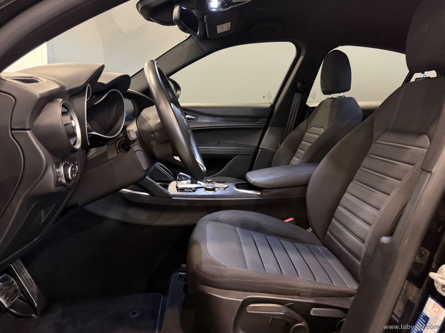 Stelvio 2.2 T.d. 190 CV AT8 Q4 Sup. Bus. - immagine 9
