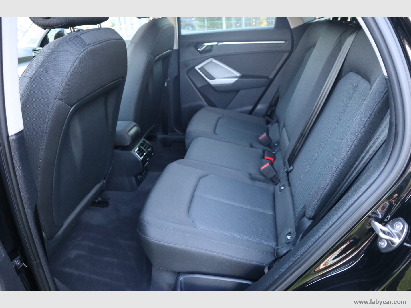 Q3 SPB 35 TDI S tronic Identity Black - immagine 9