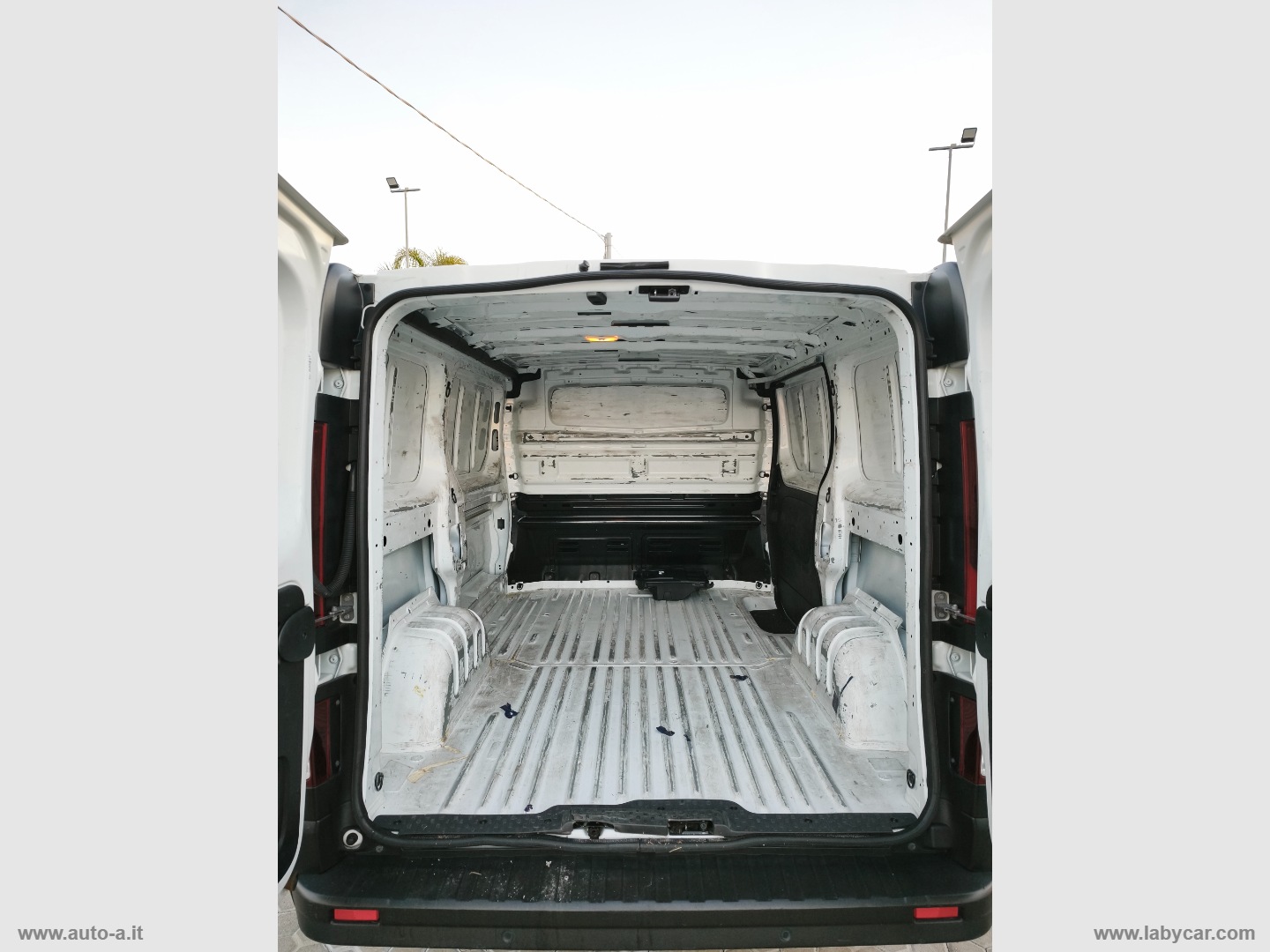 TRAFIC 2.0 DCI 130CV FURGONE ADVANCE - immagine 9