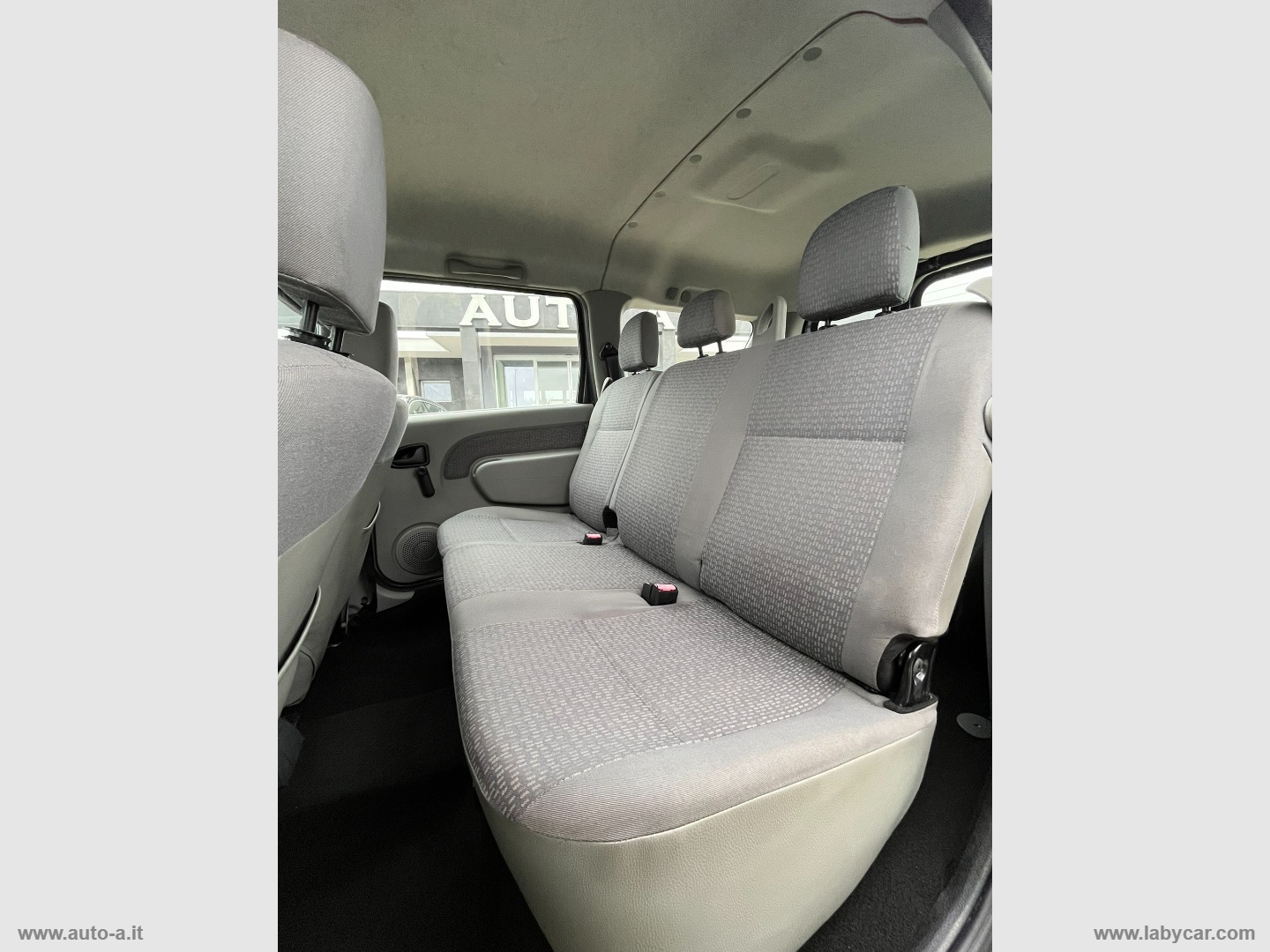 Logan MCV 1.5 dCi 70 CV 5 posti Ambiance - immagine 9