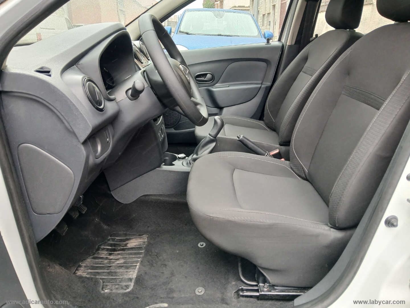 Logan MCV 1.0 SCe 12V 75CV S&S - immagine 9